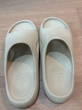 CROCS Classic Slide in Light Beige